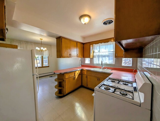 Building Photo - 5615 N Kimball Ave