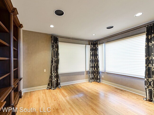 Building Photo - 3 br, 2.5 bath House - 16862 SE 59th St