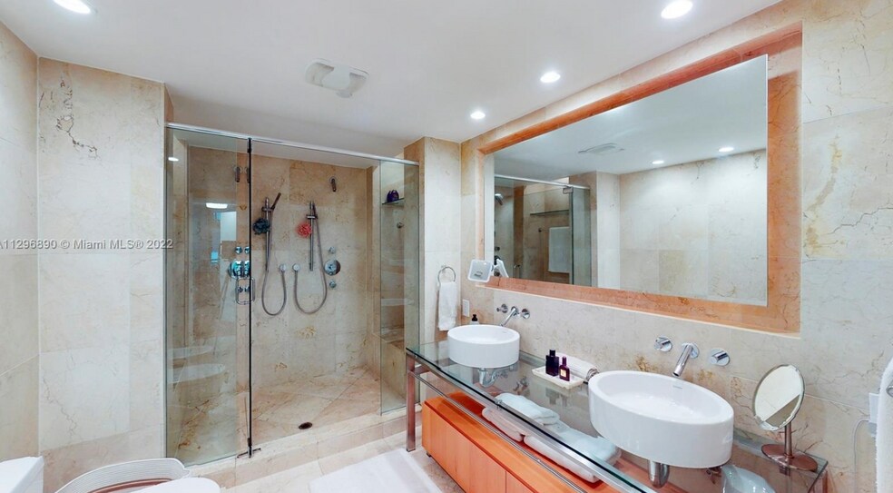 Building Photo - 6000 Collins Ave