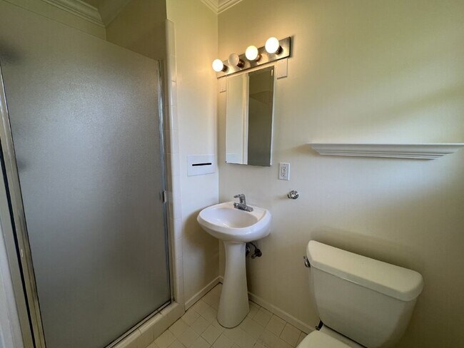 Building Photo - 25 El Camino Dr