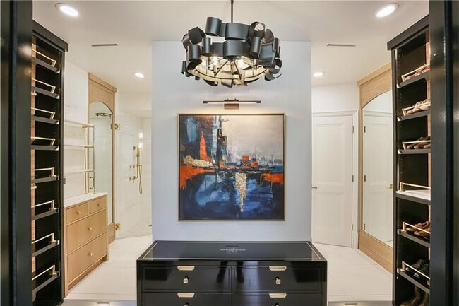 Building Photo - 2575 Peachtree Rd NE