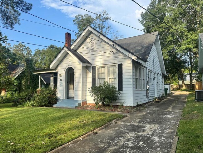 Building Photo - 3136 Montezuma Rd