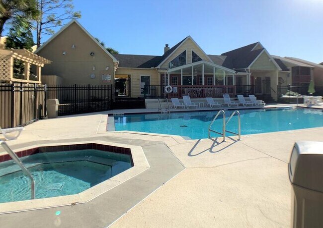 Building Photo - 3700 Idlebrook Cir