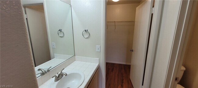 Building Photo - 3125 N Buffalo Dr