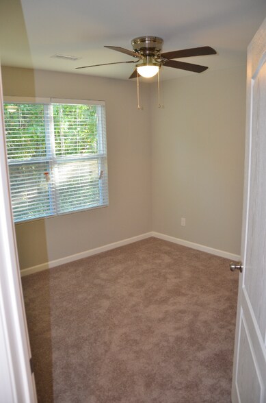 Building Photo - 1565 14th Ave NE