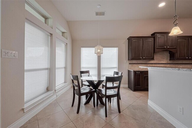 Building Photo - 2722 Park Oak Ct