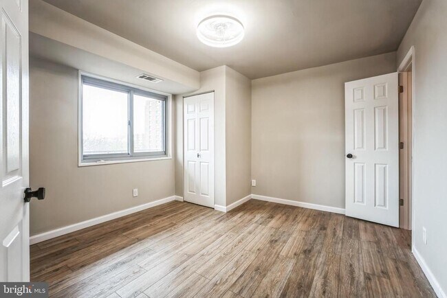 Building Photo - 5340 Holmes Run Pkwy