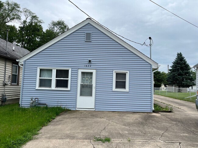 Primary Photo - 2 Bed, 1 Bath Single Family House in East ...