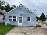 Building Photo - 2 Bed, 1 Bath Single Family House in East ...
