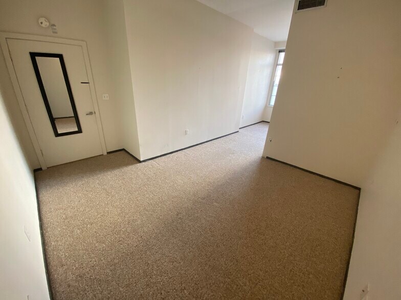 Building Photo - 147 E Berkeley St