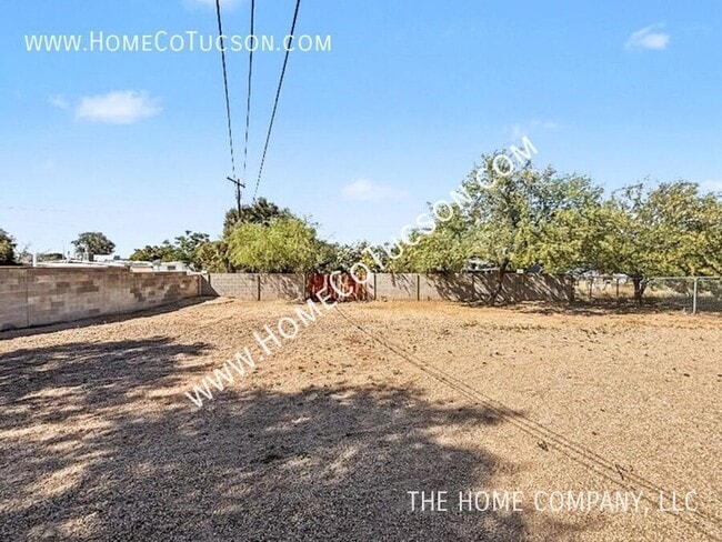 Building Photo - 410 W Calle Antonia