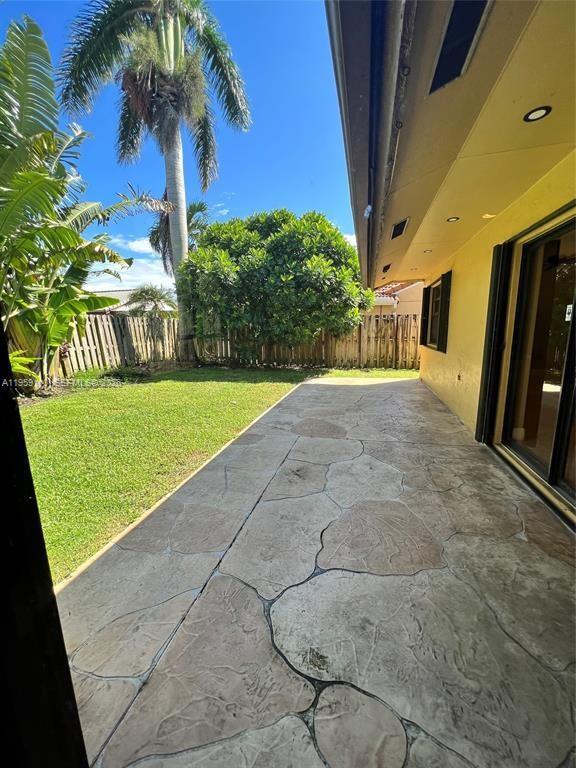 Building Photo - 15501 Dover Ct