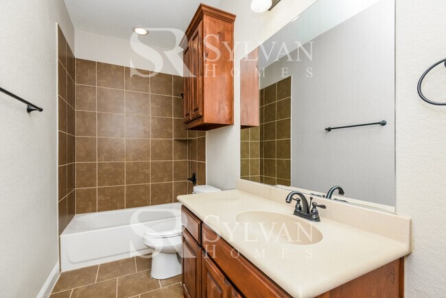 Building Photo - Prepare to be impressed by this 4bedroom, 2.5 bathroom home