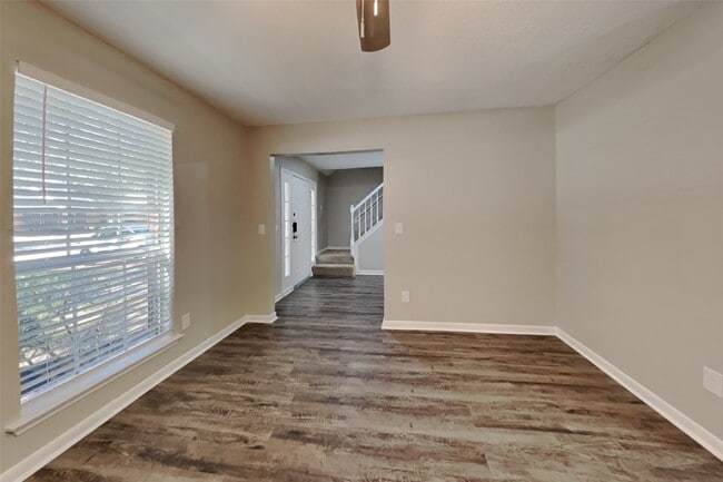 Building Photo - 3911 Spring River Dr