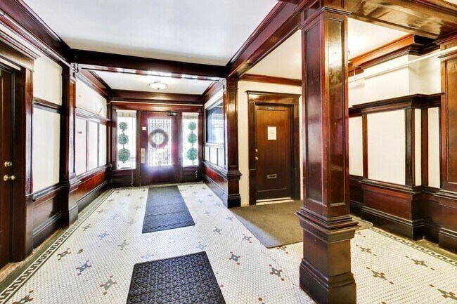 Building Photo - 860 Bush St