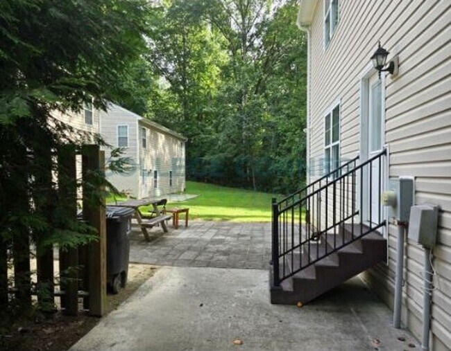 Building Photo - 1048 Ranch Dr