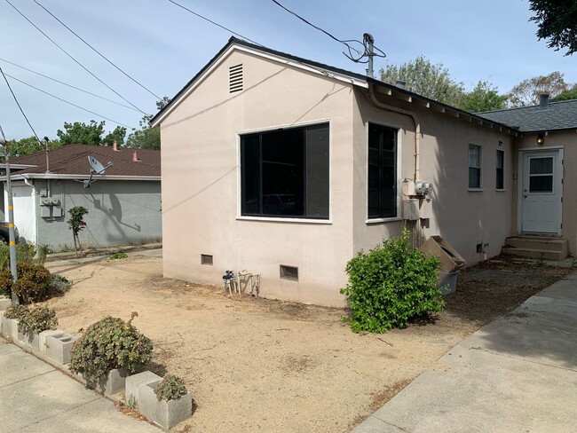 Building Photo - 265 Ramona St