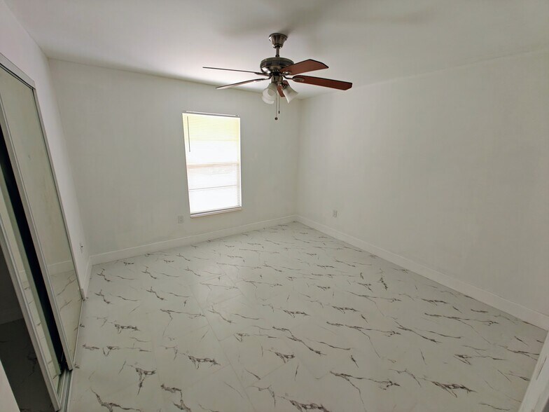 Building Photo - 151 Cypress Way E