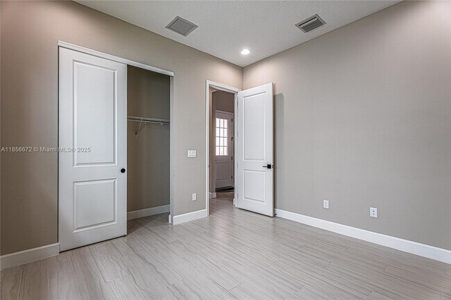 Building Photo - 15431 Goldfinch Cir