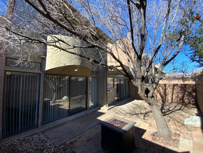 Building Photo - 3 Bedroom Townhome Available Near Eubank Blvd NE & Montgomery Blvd NE!