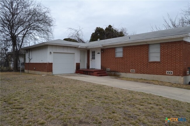 Building Photo - 1323 Gardenia Ave