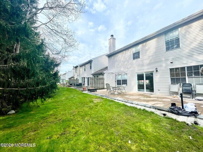 Building Photo - 21 Evergreen Dr