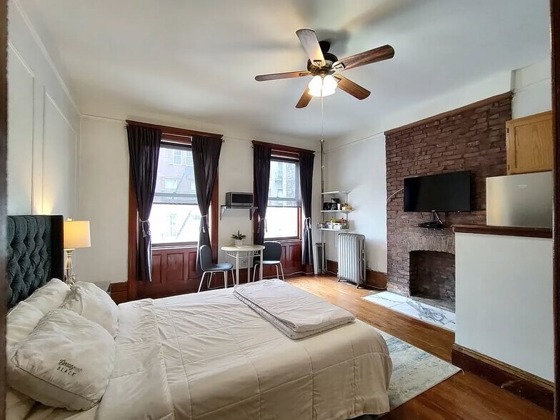 Building Photo - 556 W 161st St
