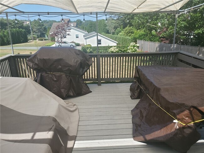 Building Photo - 139 Coggeshall Ave