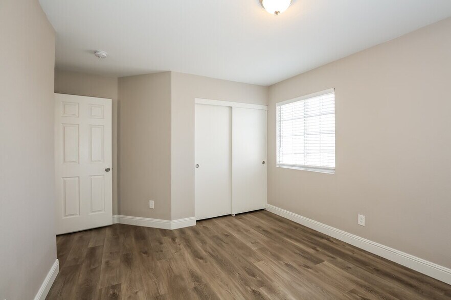 Building Photo - 5443 Goldenroot Ct