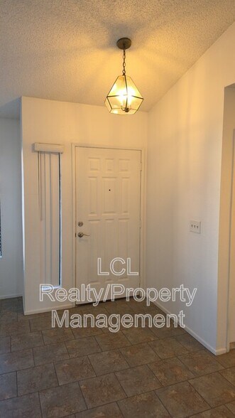 Building Photo - 26661 Braddock Rd