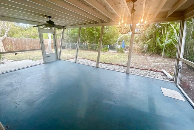 Building Photo - Charming 2 bedroom/1 Bathroom Home in Shore Acres