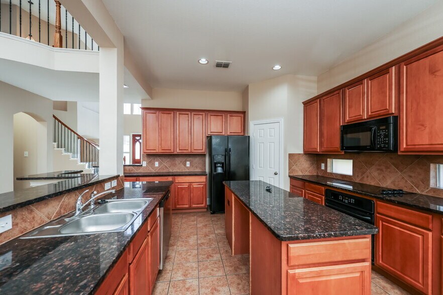 Building Photo - 3405 Marymount Dr