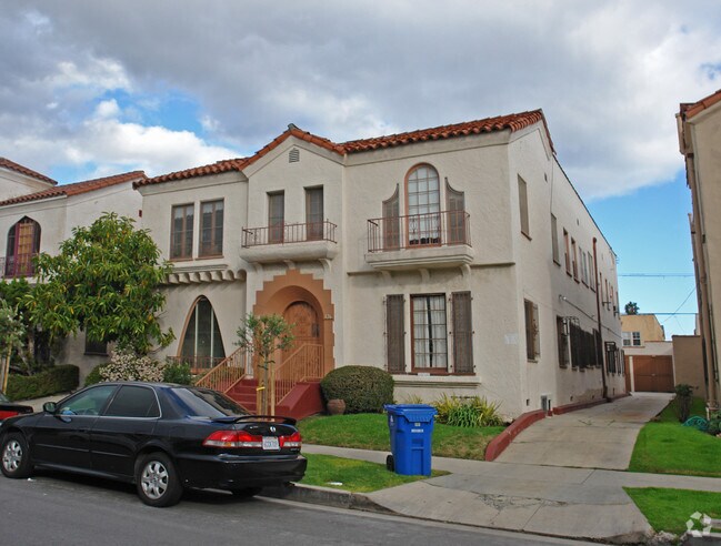 Primary Photo - 326 N Curson Ave
