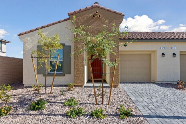 Primary Photo - Spacious Single Level with Stunning Mounta...