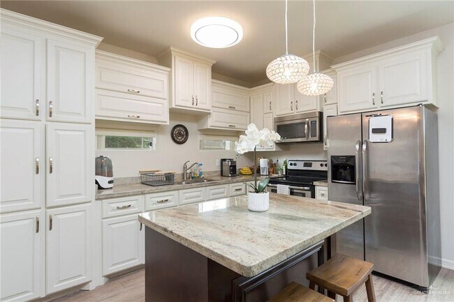 Building Photo - 12 Teal Ave