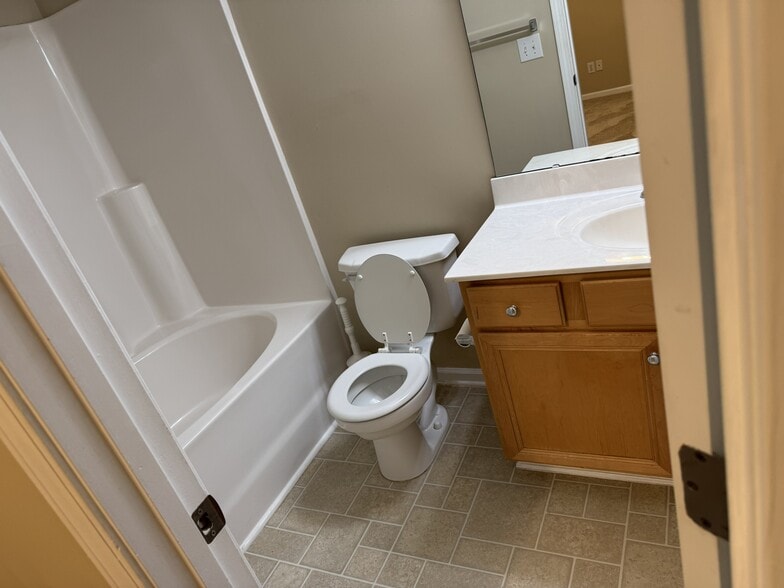 Building Photo - 2207 Bankshill Row