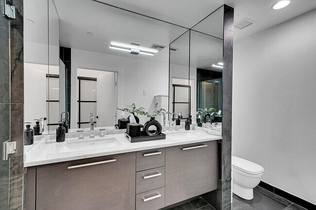 Building Photo - 900 Biscayne Blvd