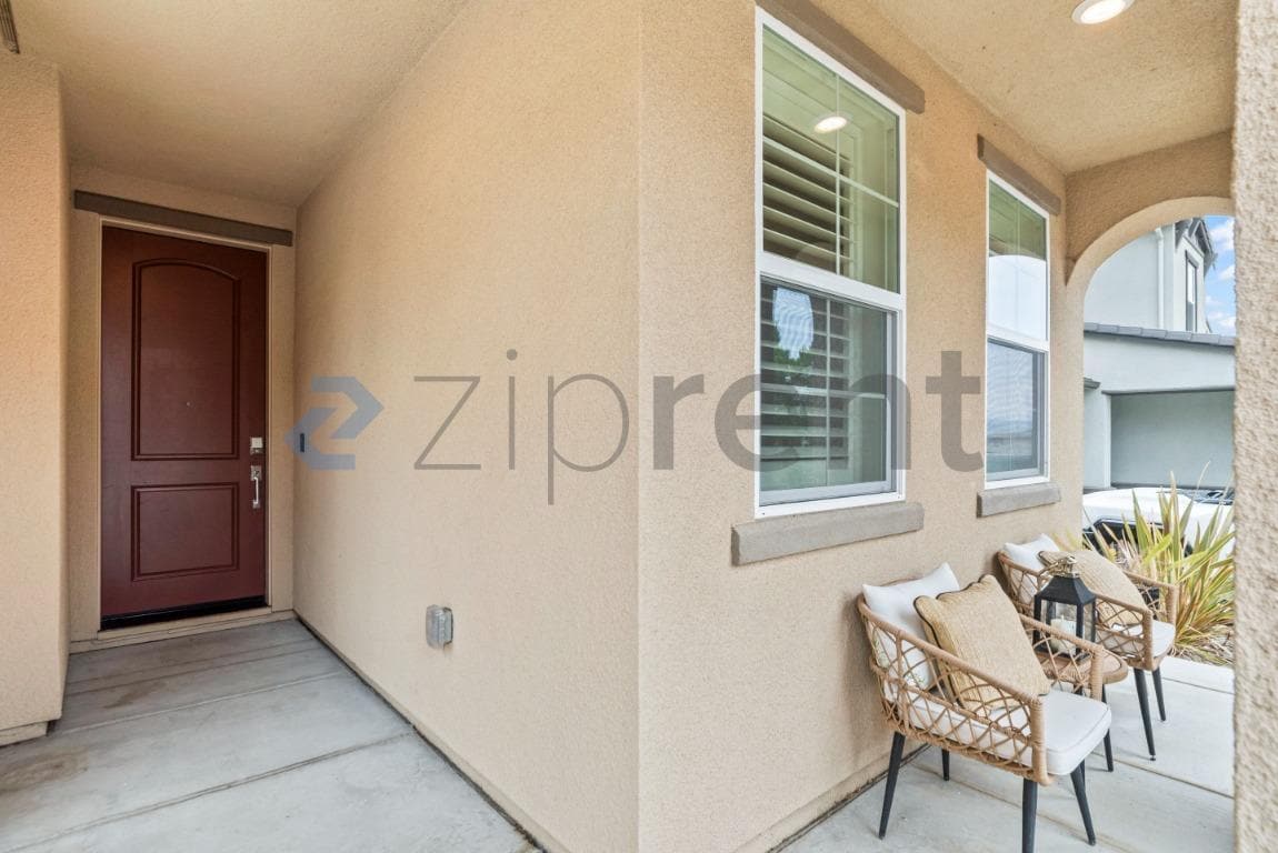 Building Photo - Unit