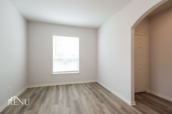 Building Photo - 10482 Sweetwater Creek Dr
