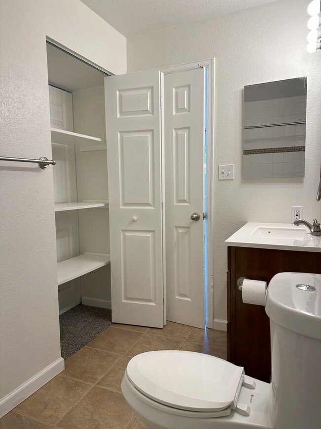 Building Photo - Brandychase at Eastmoor Park 2 Bed 2 Bath ...