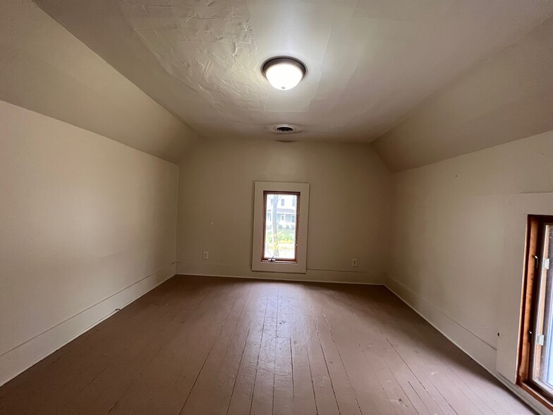 Building Photo - 1428 Cass St