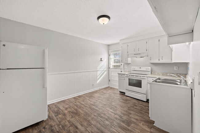 Building Photo - 110 Tandy Dr