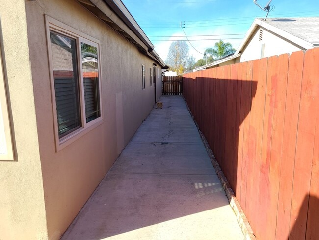 Building Photo - 851 Taft Ave