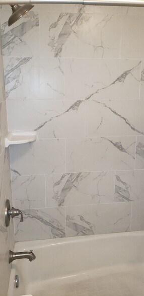 Building Photo - 1510 S Van Ness Ave