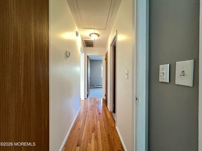 Building Photo - 9 Westport Dr