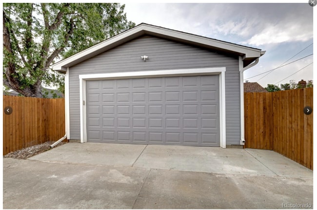 2 car garage with security cameras - 2840 Leyden St