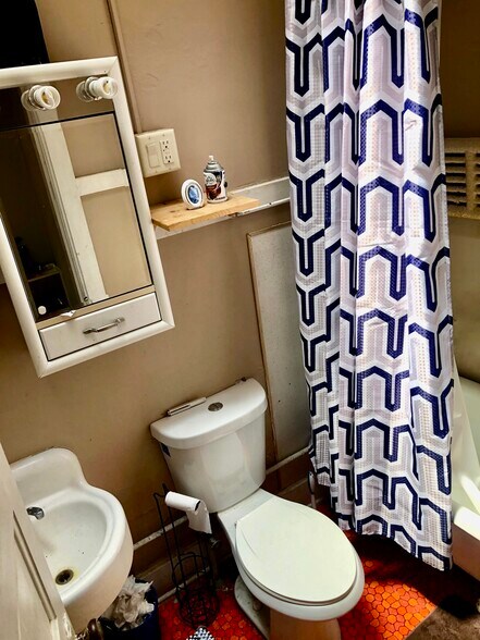 Building Photo - 419 State St