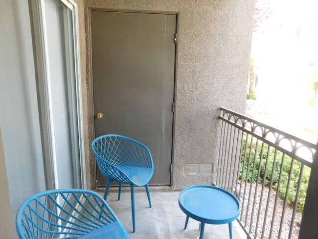 Building Photo - GORGEOUS FULLY FURNISHED 2 BEDROOM UNIT*GA...
