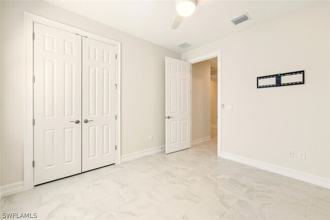 Building Photo - 28021 Sanibel Sands St