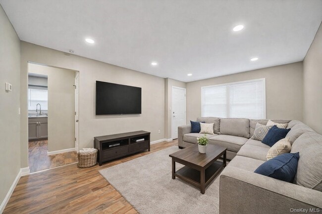 Building Photo - 130 5th Ave